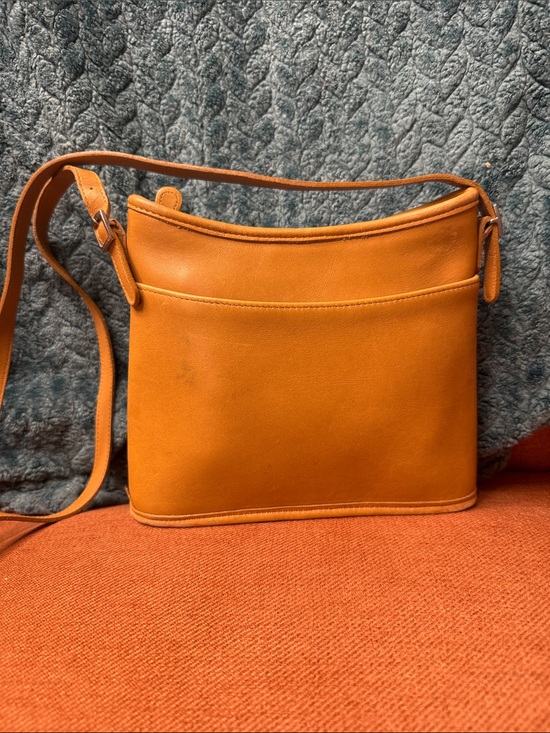 Coach Handbags - Vintage Coach Equestrian 9802 Camel Leather Crossbody Authentic